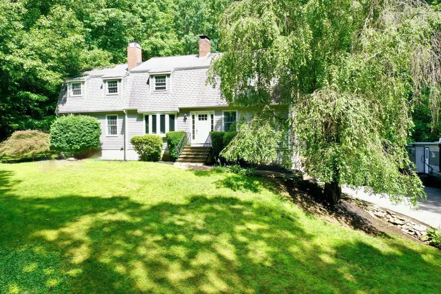 19 E Applewood, Charlton, MA 01507 - #2