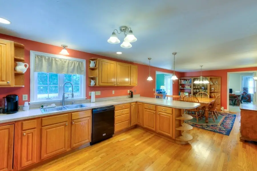 11 Hyland Ave, Leicester, MA 01524 - #2