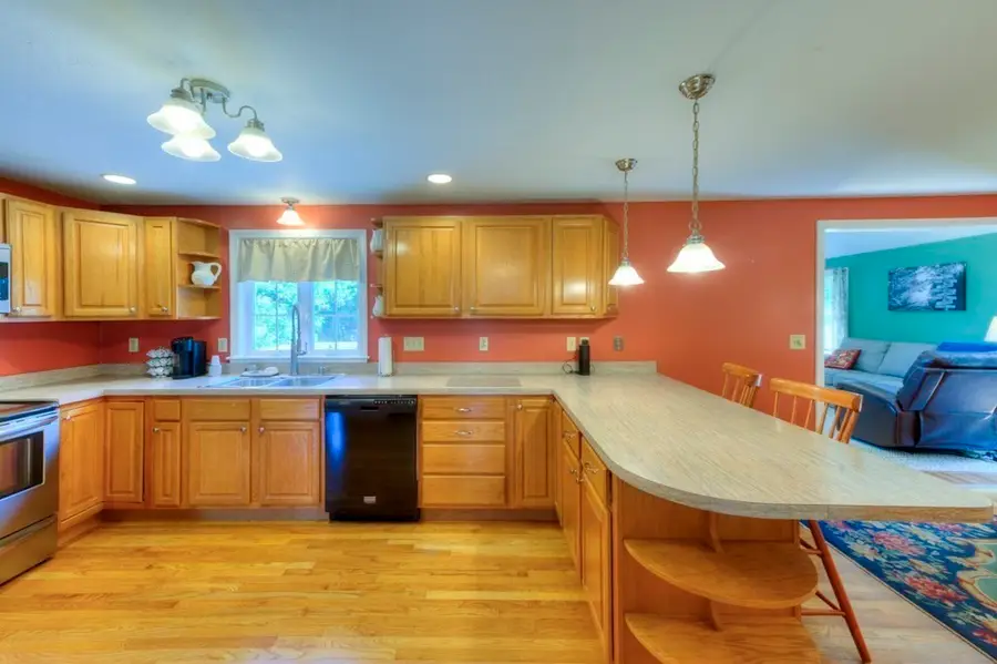 11 Hyland Ave, Leicester, MA 01524 - #3