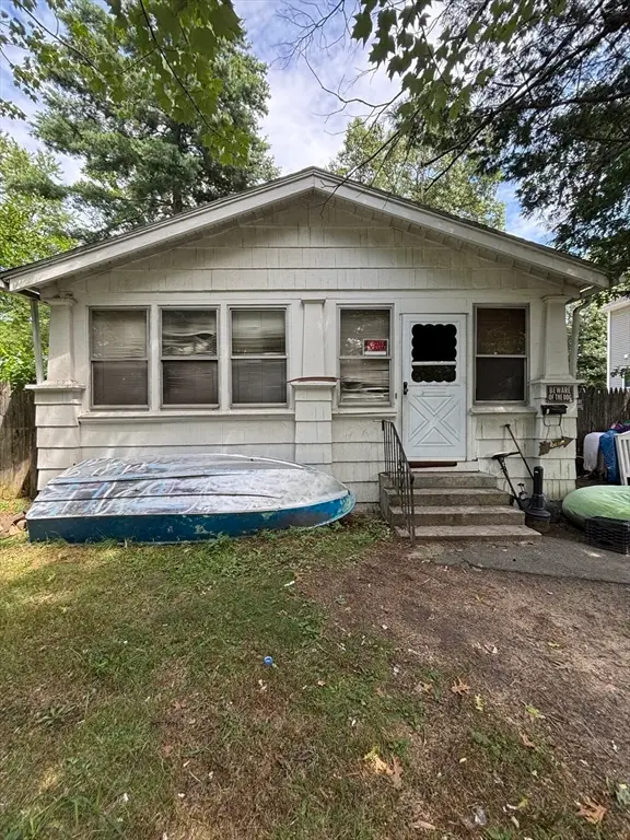55 Leitch St, Springfield, MA 01109