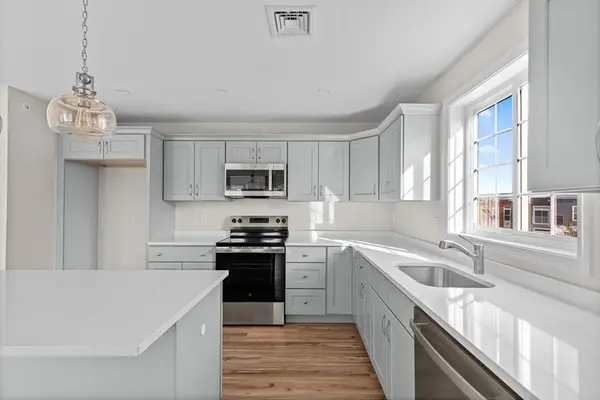 393 Court St #5, Plymouth, MA 02360