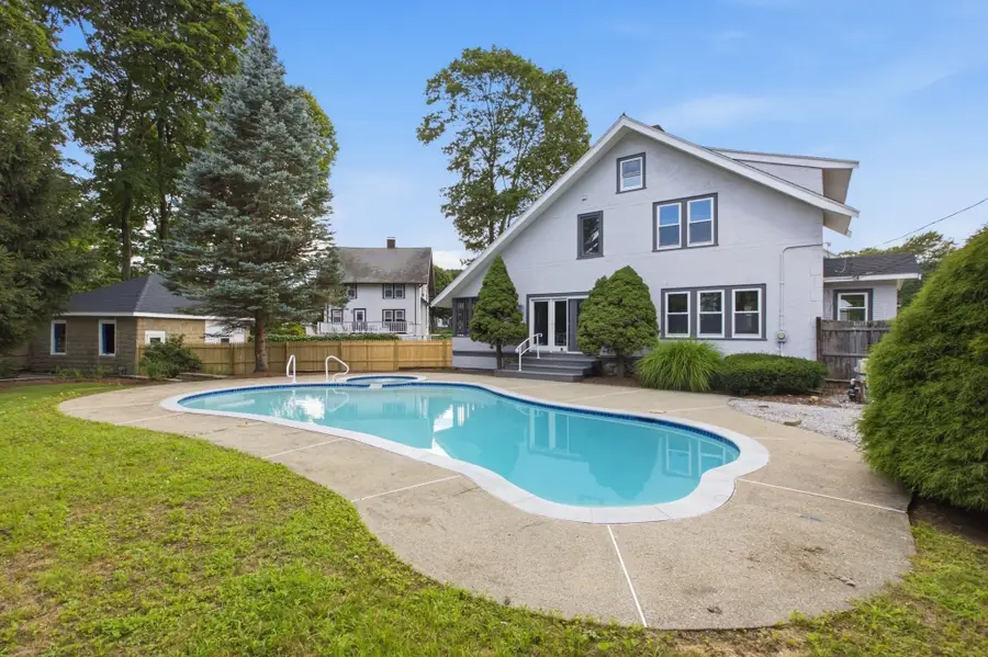 1174 Franklin St, Stoneham, MA 02180 - #3
