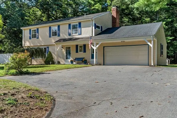 43 Old Powder House Rd, Lakeville, MA 02347