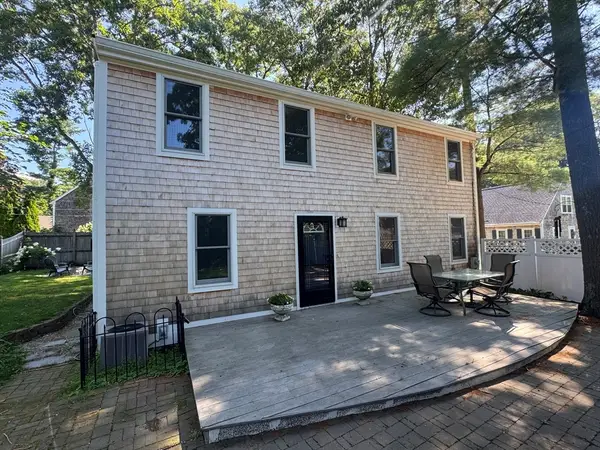 8 Winthrop Ave, Duxbury, MA 02332
