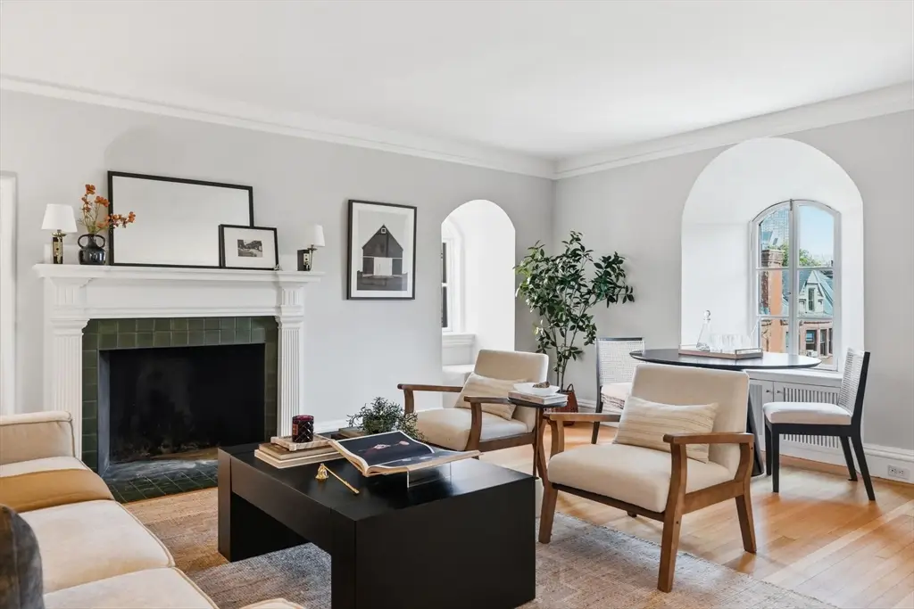 334 Beacon St #10, Boston, MA 02116 - #1