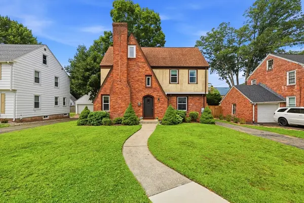 66 Rencelau St, Springfield, MA 01118