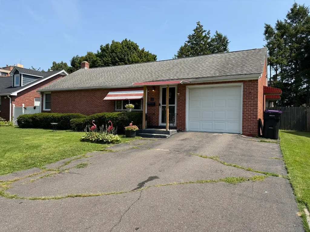 608 Pleasant St, Holyoke, MA 01040 - #1
