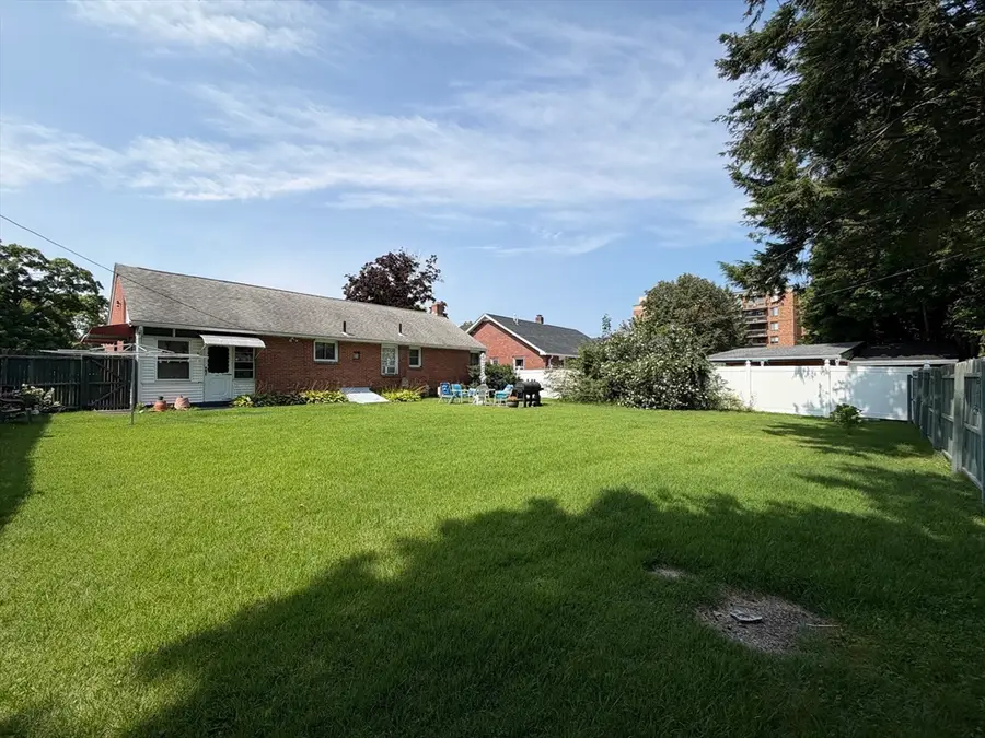 608 Pleasant St, Holyoke, MA 01040 - #3