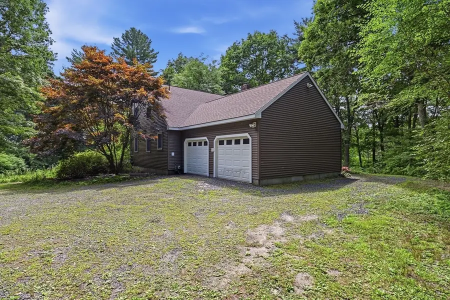 232 Gold St, Belchertown, MA 01007 - #3