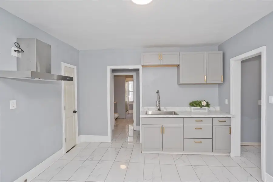 239-241 Oak Grove Ave, Springfield, MA 01109 - #3