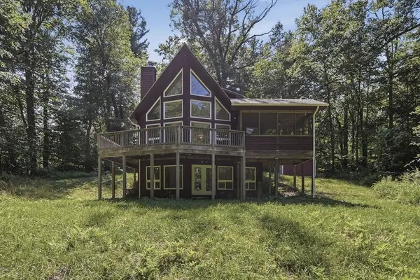 244 General Knox Road, Russell, MA 01071