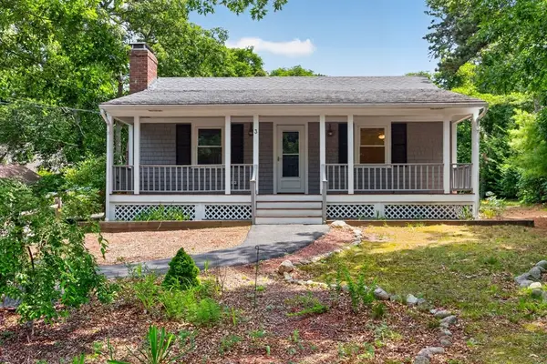 3 Connecticut Ave, Harwich, MA 02645