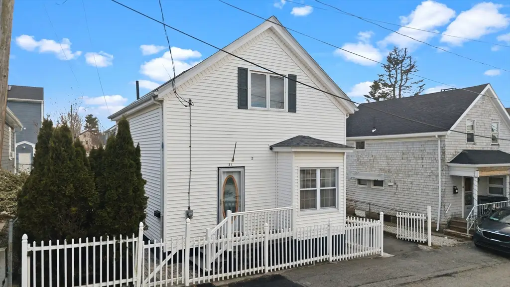 31 Sachem St, Fall River, MA 02724 - #1