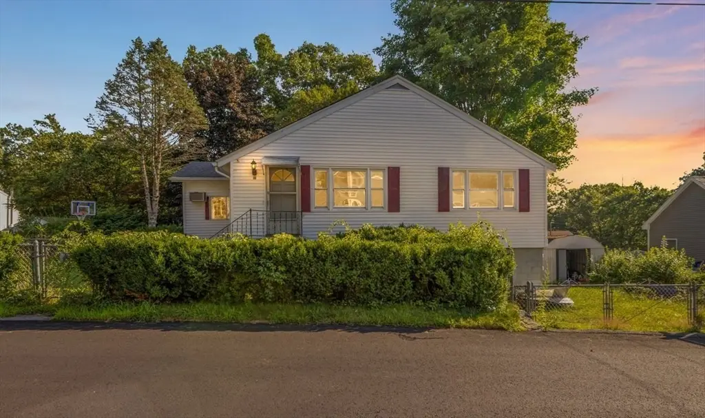32 Hillcrest Rd, Dracut, MA 01826 - #1