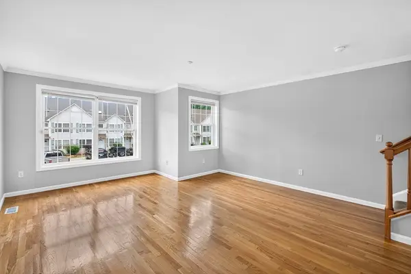 5 Chandler Ct #A, Hudson, NH 03051