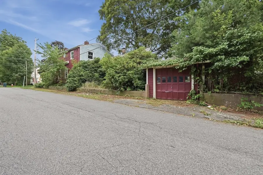 18 Linfield St, Holbrook, MA 02343 - #3