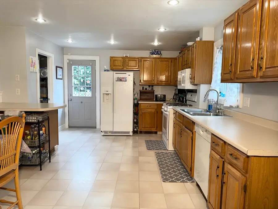 17 Chisholm St, Everett, MA 02149 - #2