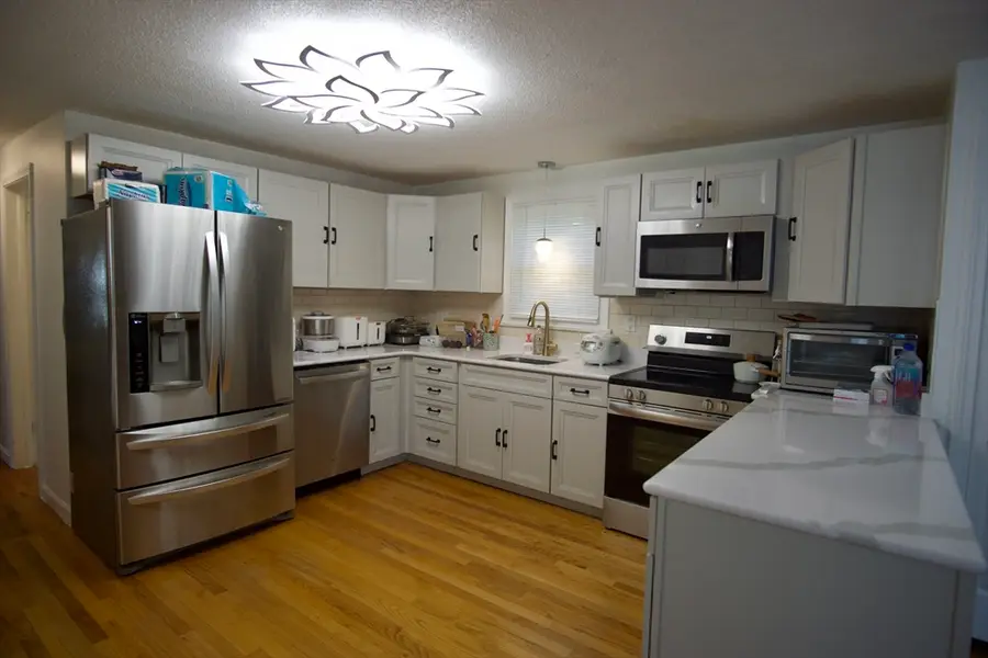 24 Herbert St, Longmeadow, MA 01106 - #3
