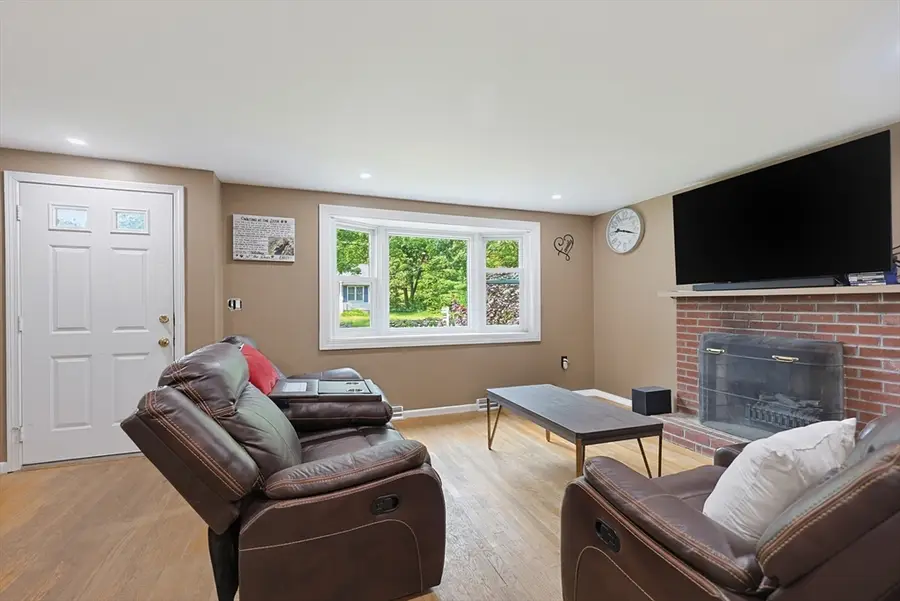 304 Primrose Hill Rd, Dracut, MA 01850 - #3