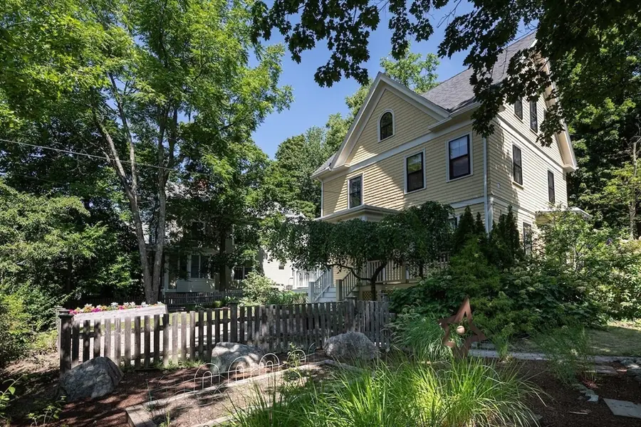 147 Lowell St, Arlington, MA 02474 - #3