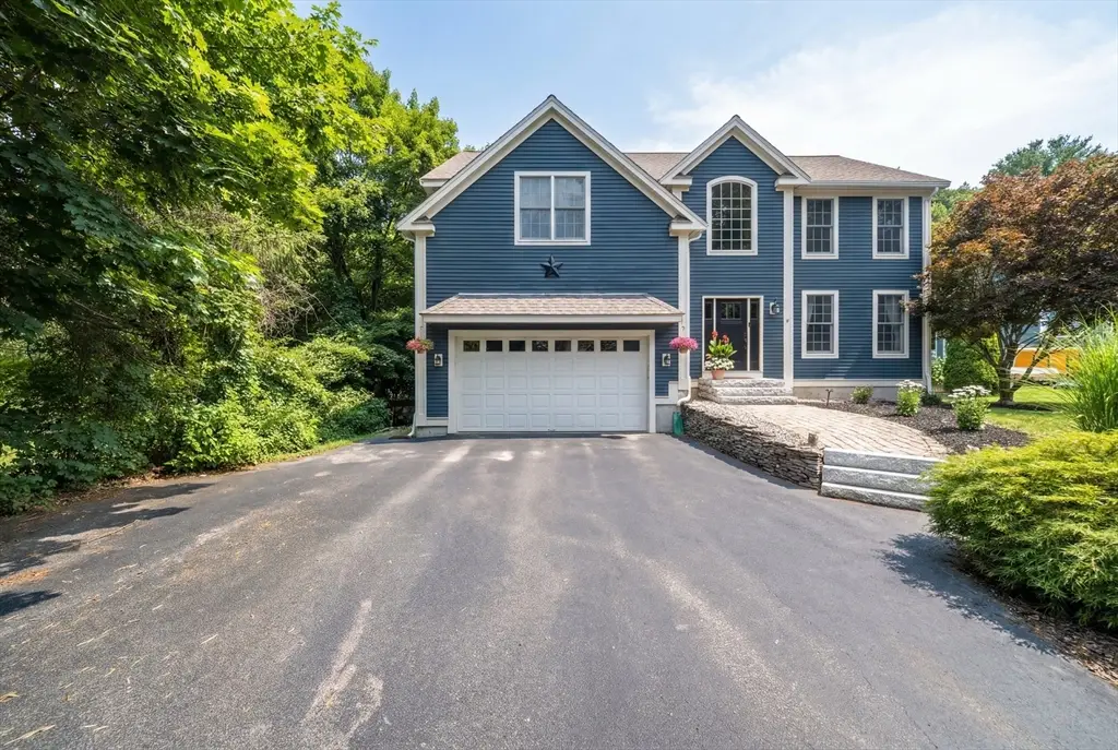 25 Essex St, Middleton, MA 01949 - #1