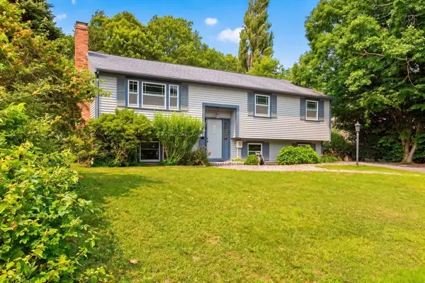 106 Tanglewood Dr, Falmouth, MA 02536