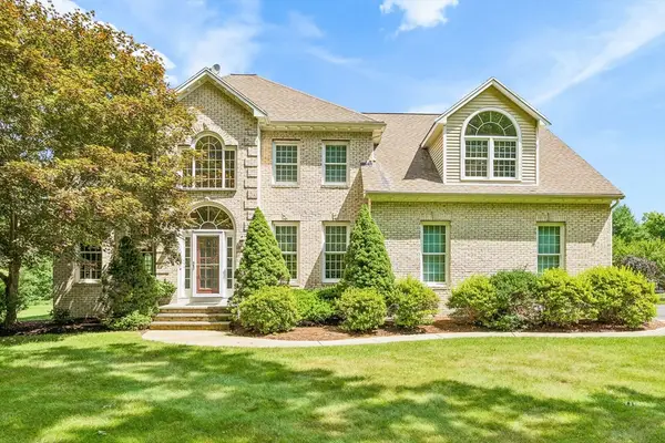 66 Medway St, Norfolk, MA 02056