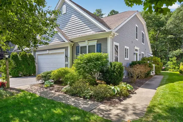 6 Autumn Gln, Plymouth, MA 02360