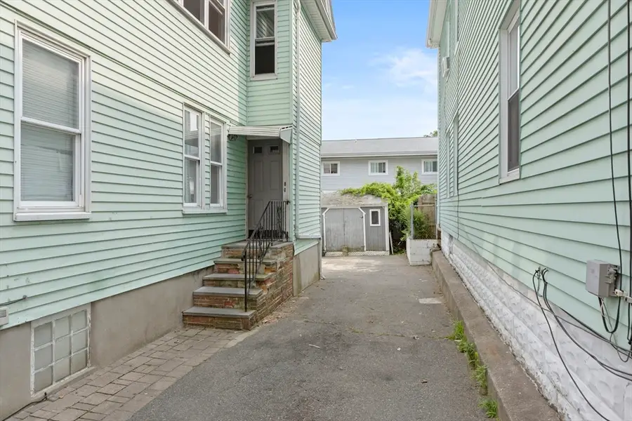 24 Belleville Rd, New Bedford, MA 02745 - #3