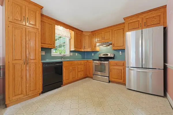 98 Pleasant St, Franklin, MA 02038