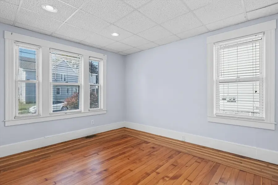 81 5th Ave, Lowell, MA 01854 - #3