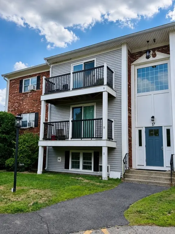17 Chapel Hill Drive #9, Plymouth, MA 02360