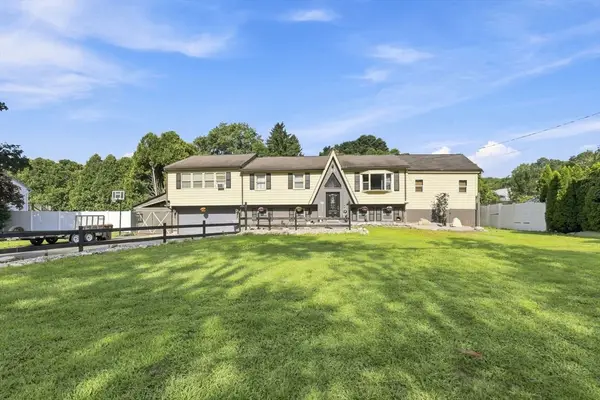 688 S West St, Agawam, MA 01030