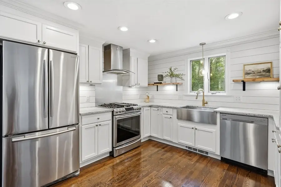 16 Lincoln Ave, Plainville, MA 02762 - #3