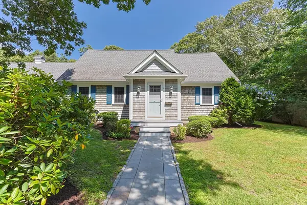 4 Aunt Edith's Rd, Yarmouth, MA 02664