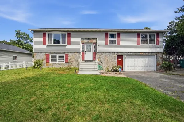 4 Baril Ln, Chicopee, MA 01013