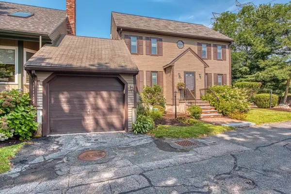 161 Copperwood Drive #161, Stoughton, MA 02072