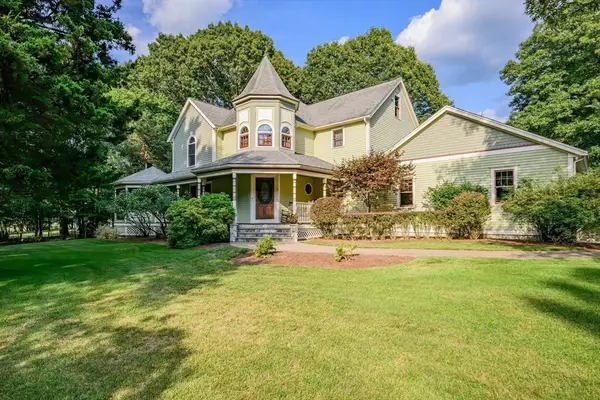 5 Captain Harris Dr, Freetown, MA 02702