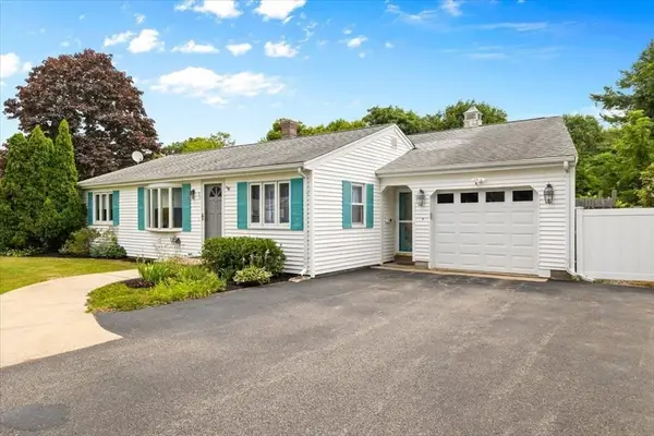 33 Homestead Ln, Falmouth, MA 02540