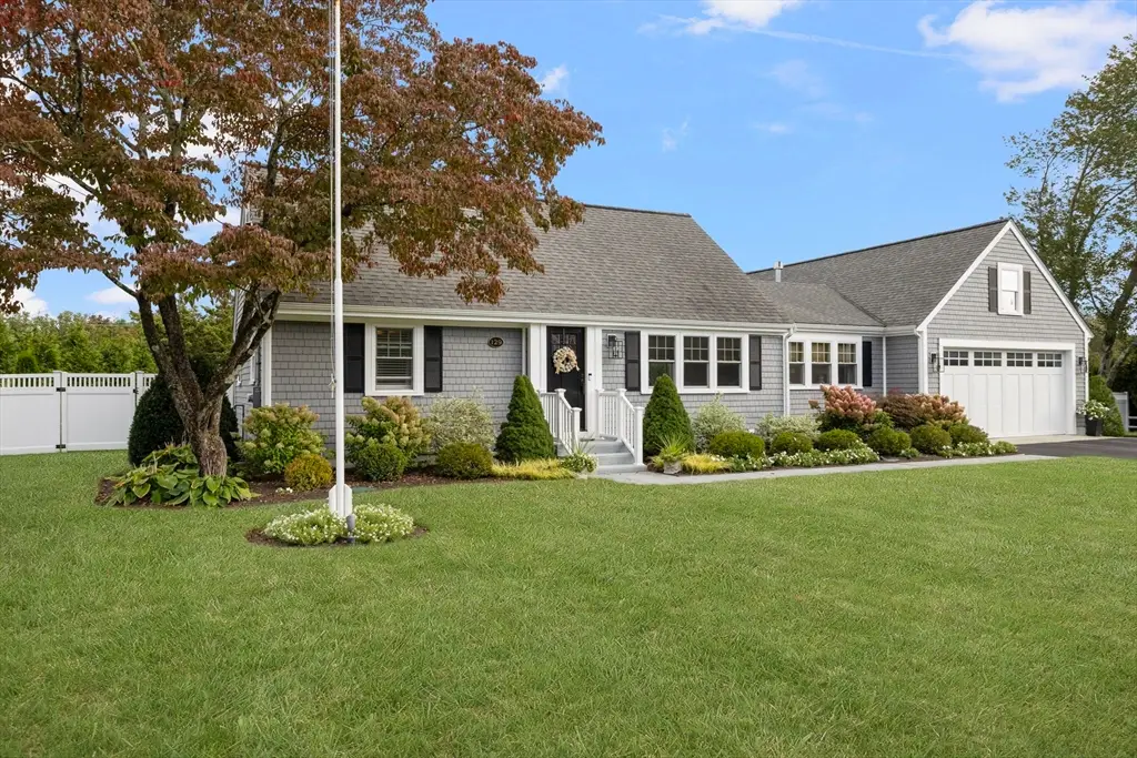 129 Fieldwood Ave, Seekonk, MA 02771 - #1
