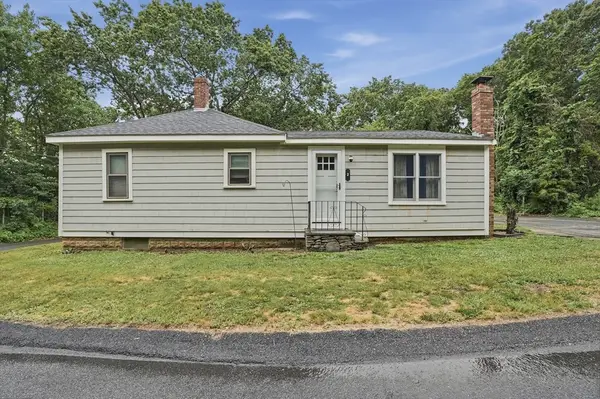 2 Columbus Rd, Plymouth, MA 02360