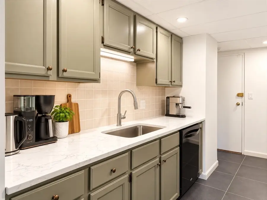 43 Angleside Drive #1, Waltham, MA 02453 - #3