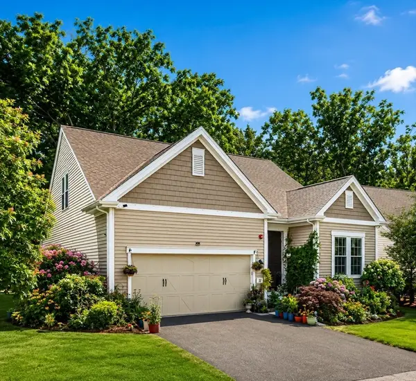 52 Primrose Cir #52, Hopkinton, MA 01748