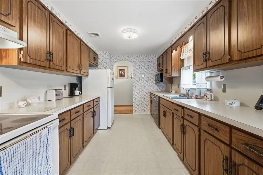 14 Sylvia St, Three Rivers, MA 01080 - #2