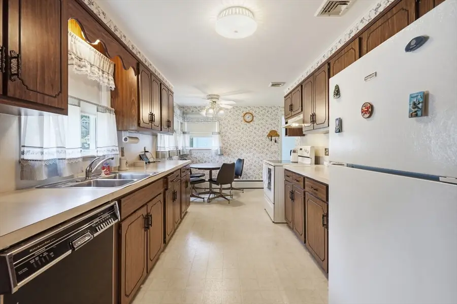 14 Sylvia St, Three Rivers, MA 01080 - #3