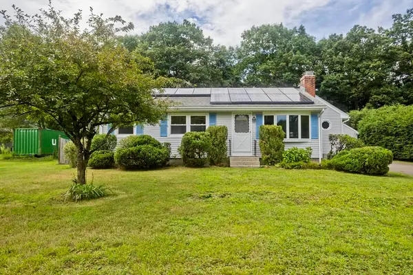 293 N Loomis St, Southwick, MA 01077