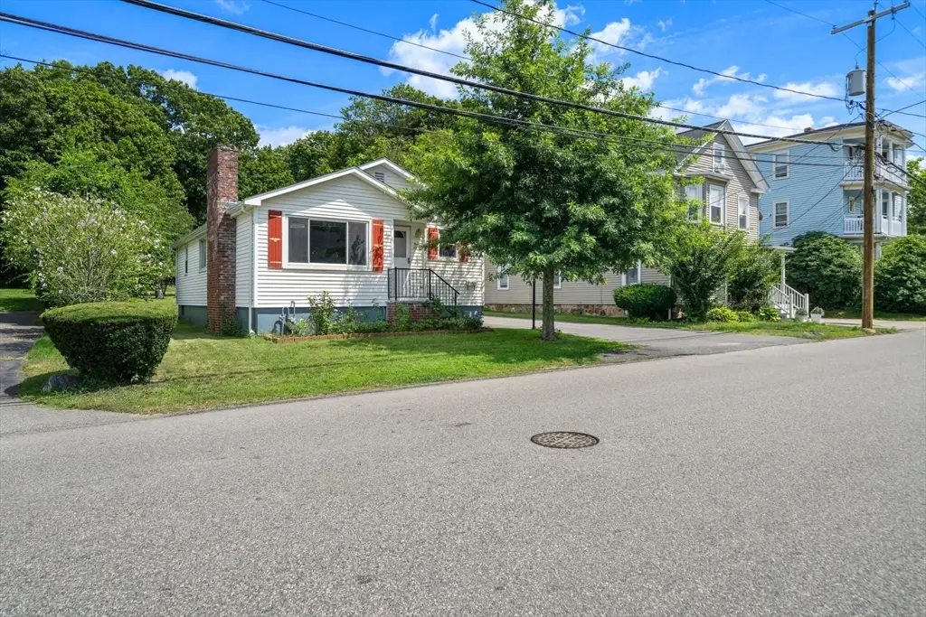 33 Cross St, Brockton, MA 02301 - #1