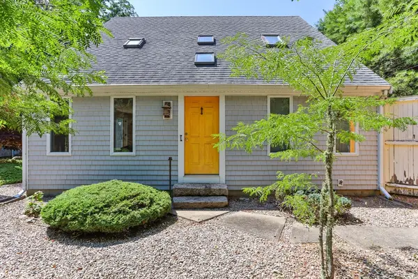 21 Mill Road, Falmouth, MA 02540