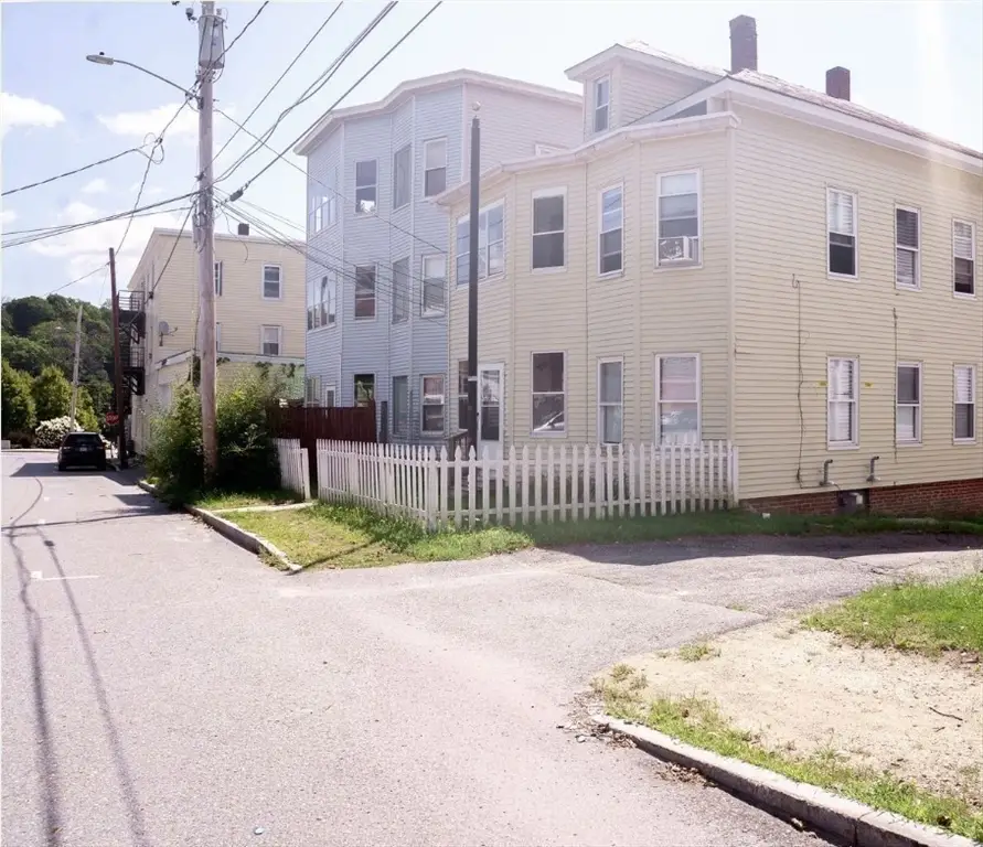 18 Knowlton St, Gardner, MA 01440 - #3