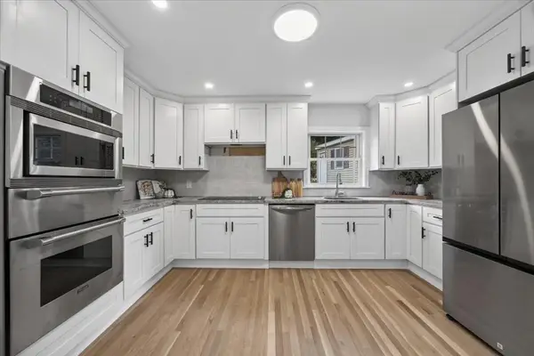 6 Hillside Ave, Woburn, MA 01801